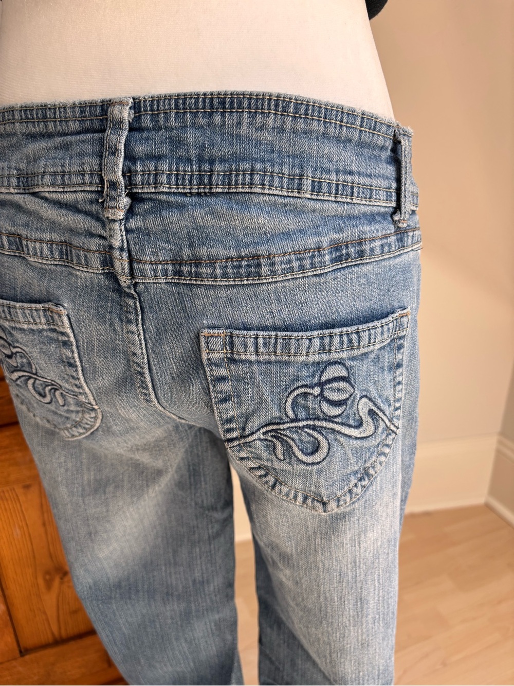 Nevada Low Rise Jeans 💙 - Picture 6 of 7